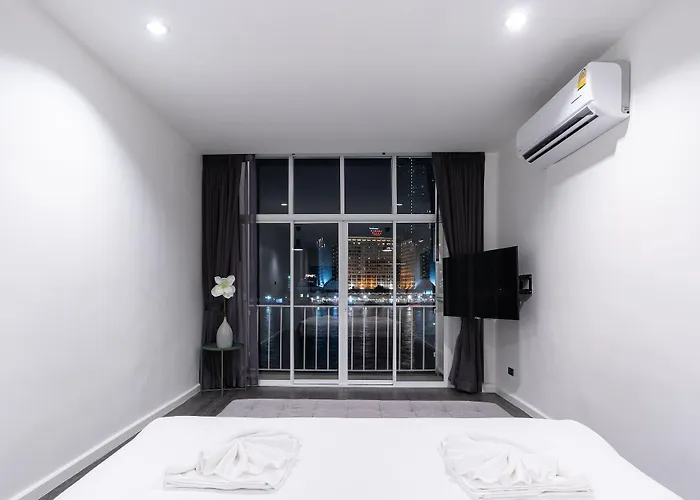 Hotel Kowtha Rivertel